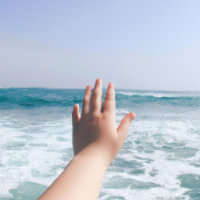 hend on ocean